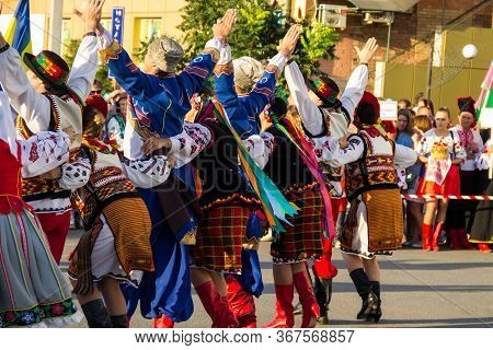 Genichesk, Ukraine - August 26, 2017: Dancers In Ukrainian Traditional Clothing During Festival Of N
