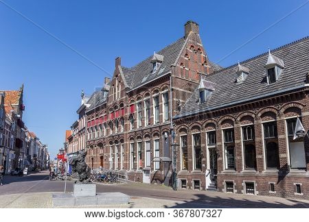 Kampen, Netherlands - April 22, 2020: Central Square With Historic Buildings In Kampen, Netherlands