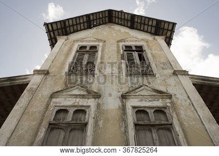 Penedo, Alagoas, Brazil -july 04, 2016:  Abandoned Colonial Mansion In Penedo, Northern Brazil