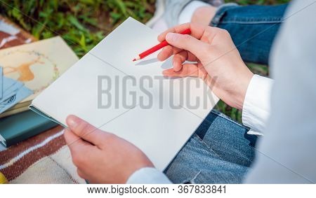 Young Beautiful Girls Drawing The Pictures In Sketchbook.