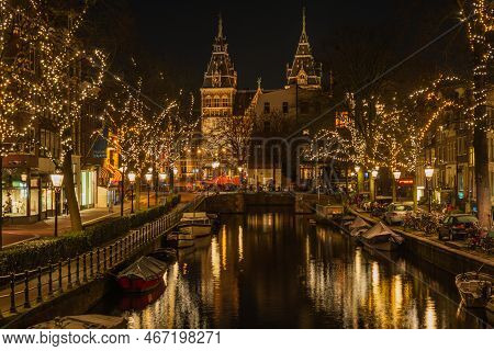 12  Decembar 2022, Amsterdam, Netherlands,  View On Amsterdam During The Light Festival In The Nethe