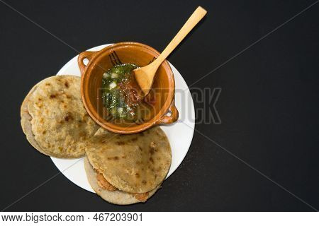 Mexican Gorditas De Migajas With Pork Rinds And Chile