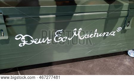 Bordeaux , Aquitaine France - 12 12 2022 : Deus Ex Machina Logo Text And Brand Sign On Steel Box Fas