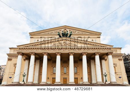 Fassade des Bolschoi-Theater In Moskau