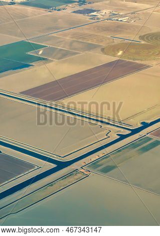 Hanford, United States - October 13 2013 : The Agricultural Fields Of The Central Valley Of Californ
