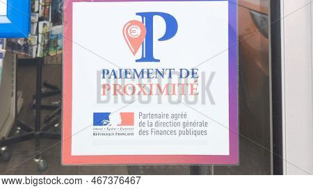 Bordeaux , Aquitaine  France - 12 05 2022 : Paiement De Proximite Sign Text And Local Payment Brand 