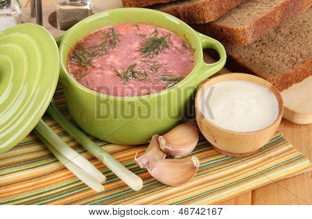 Vynikající boršč v tabulce detail