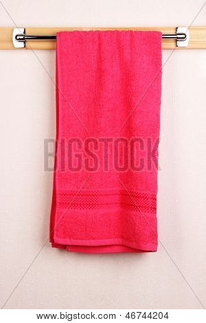 Banyo havlusu enine odasında üzerinde