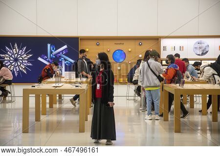 Taipei, Taiwan- 10 Dec, 2022: Apple Store Located In Taipei 101. Apple Store Is The Best Place To Ge