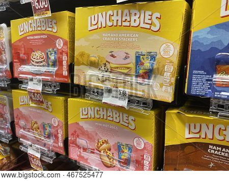Grovetown, Ga Usa - 11 02 22: Grocery Store Lunchables Dinners Side View