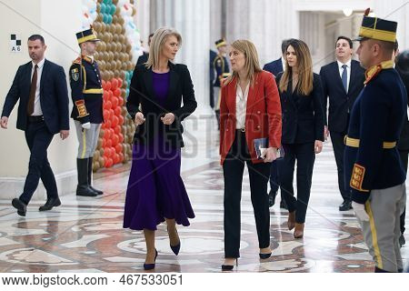 Bucharest, Romania - December 19, 2022: Roberta Metsola (r), President Of The European Parliament, M
