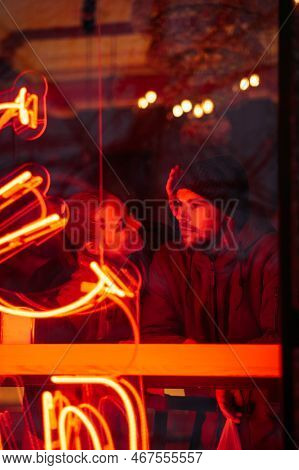 Outdoors Valentines Day Date Ideas For Couples. Winter Love Story. Cold Season Dating For Couples. Y