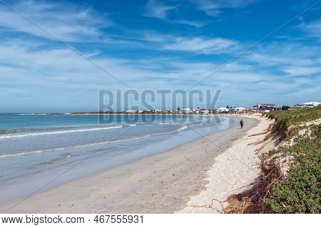 Struisbaai, South Africa - Sep 21, 2022: A Beach Scene In Struisbaai, In The Western Cape Province. 