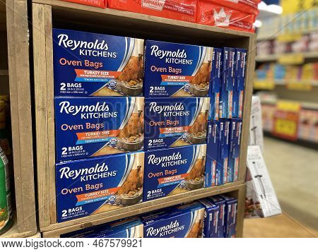 Grovetown, Ga Usa - 11 02 22: Grocery Store Reynolds Baking Cooking Bags