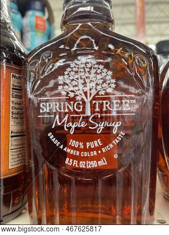 Grovetown, Ga Usa - 09 11 22: Grocery Store Springtree Maple Syrup In A Glass Bottle