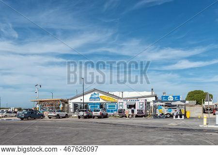 Struisbaai, South Africa - Sep 21, 2022: View Of The Waterfront At The Harbor In Struisbaai, In The 