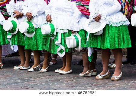 Peruanische TänzerInnen auf der Parade In Cusco.