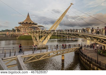 Kuching, Malaysia - March 4, 2018: Darul Hana Bridge And Sarawak State Legislative Assembly Building