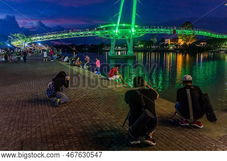 Kuching, Malaysia - March 4, 2018: Darul Hana Bridge In The Center Of Kuching, Malays