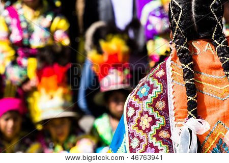 Peruanische TänzerInnen auf der Parade In Cusco.