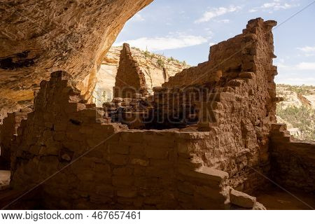 Crumbling Tower In The Long House Cliff Dwelling