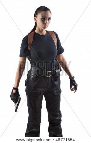 Policejní důstojník drží zbraň