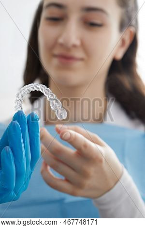 Dentist Holdind Orthodontic Transparent Silicone Trainer Or Aligner For Teeth Correction