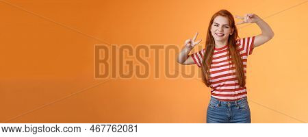 Friendly Upbeat Good-looking Redhead Woman Rejoicing, Feel Happy, Enjoy Summetime, Take First Photo 