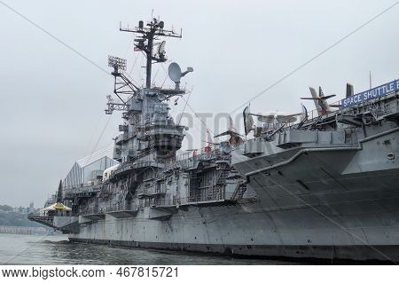 New York, New York State, Usa 04 10 09 2013 Sideview On The Huge Intrepid Sea, Air And Space Martiti