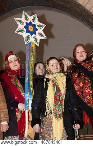 Kyiv Residents Sing Christmas Carols In A Metro Station