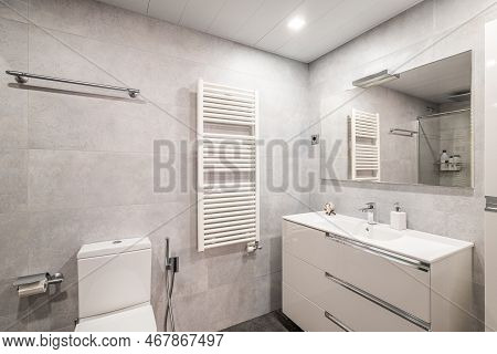 Spacious Bathroom In Modern Style With Beautiful Interior And Light From Lamps On Ceiling. Newly Ren