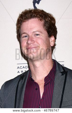 LOS ANGELES - JUN 13: Jonathan Mangum érkezik a recepción Daytime Emmy jelöltek által benyújtott