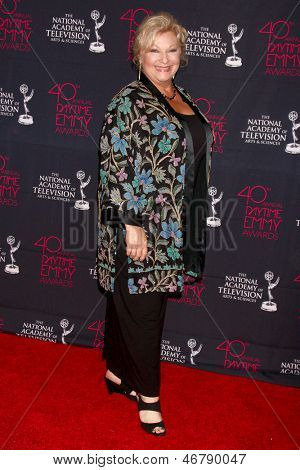 LOS ANGELES - 14 jun: Emmys สร้างสรรค์ของเวลากลางวัน 2013 ที่โบนาเวนเทอร์ร้อนเข้าร่วม Maitland เบธ