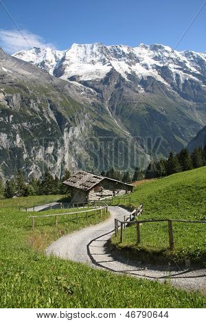 Træ hytte i Alperne