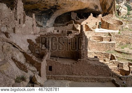 Long House Cliff Dwelling With Rangers Waiting To Interpret The History Of The Place To Visitors