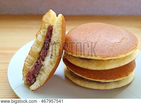 Dorayaki, A Popular Japanese Azuki Bean Paste(anko) Filled Confections