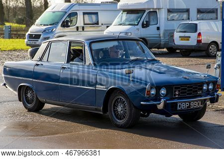 Shepton Mallet, Uk, February 08, 2020: A 1973 Rover 3500 P6 V8 S, Reg No: Dpb 990l At The Great West