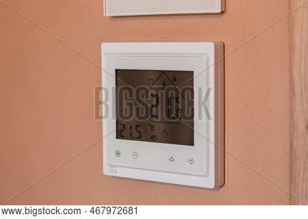 Online Thermoregulator For Heating In The Family Time To Maintain The Temperature And Look At Reduci