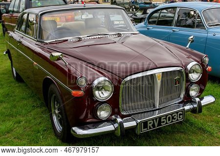 Camerton, Uk: August 11, 2019: A 1968 Rover 3.5, Reg No: Lrv 503g At The Norton Radstock Classic Veh