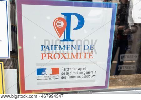 Bordeaux , Aquitaine  France - 12 05 2022 : Paiement De Proximite Sign Text And Local Payment Brand 