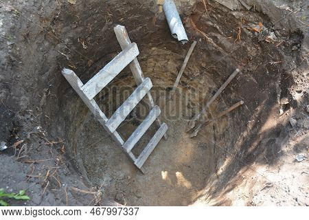 Digging A Deep Round Hole With Sewer Line, Drain Pipe Outlet For A Brick Or Concrete Septic Tank, Se