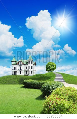 บ้านสวยใหม่ คอทเทจร้อนในกราสแลนด์ภายใต้ท้องฟ้ามีเมฆ