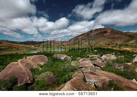 Reserva de terra rochosa de Anja. Madagascar