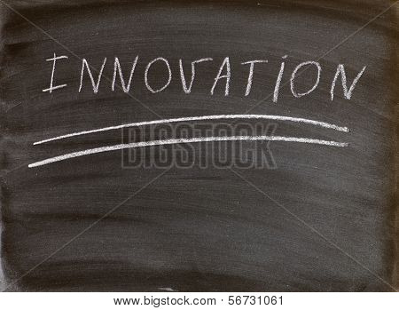 la innovación de la palabra escrita a mano en una pizarra