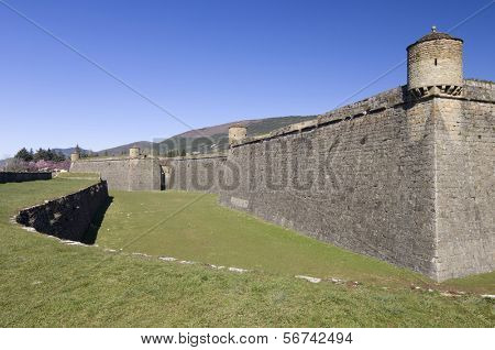 Katso, linna ja St. Peterin, tunnetaan nimellä La Ciudadela, Huesca, Espanja, Jaca, Espanja