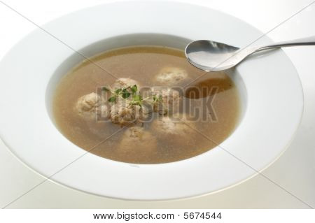 Grøntsagssuppe med frikadeller