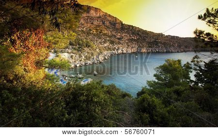 Zátoky Ladiko za úsvitu, Rhodes, Řecko