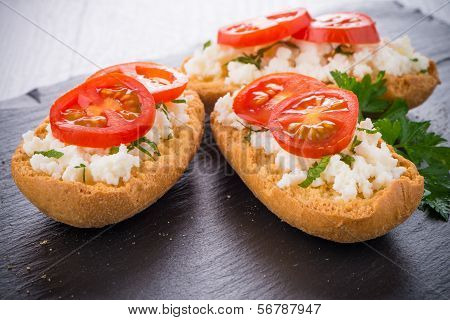 Bread With Cottage