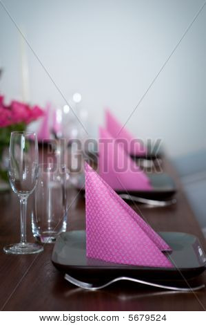 Pinkki ja vihreä moderni tarjoilua