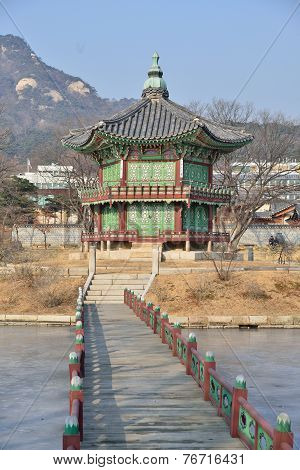 Seoul, Korea - January 06, 2014: Hyangwonjeong In Gyeongbok Palace In Seoul, Korea